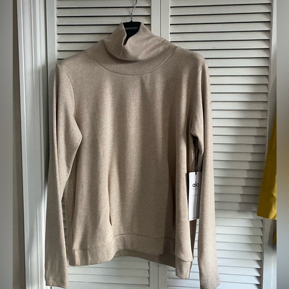 ALO Yoga Sweaters - NWT ALO Yoga Women's Clarity long sleeve comfort zone Neck Sweater L